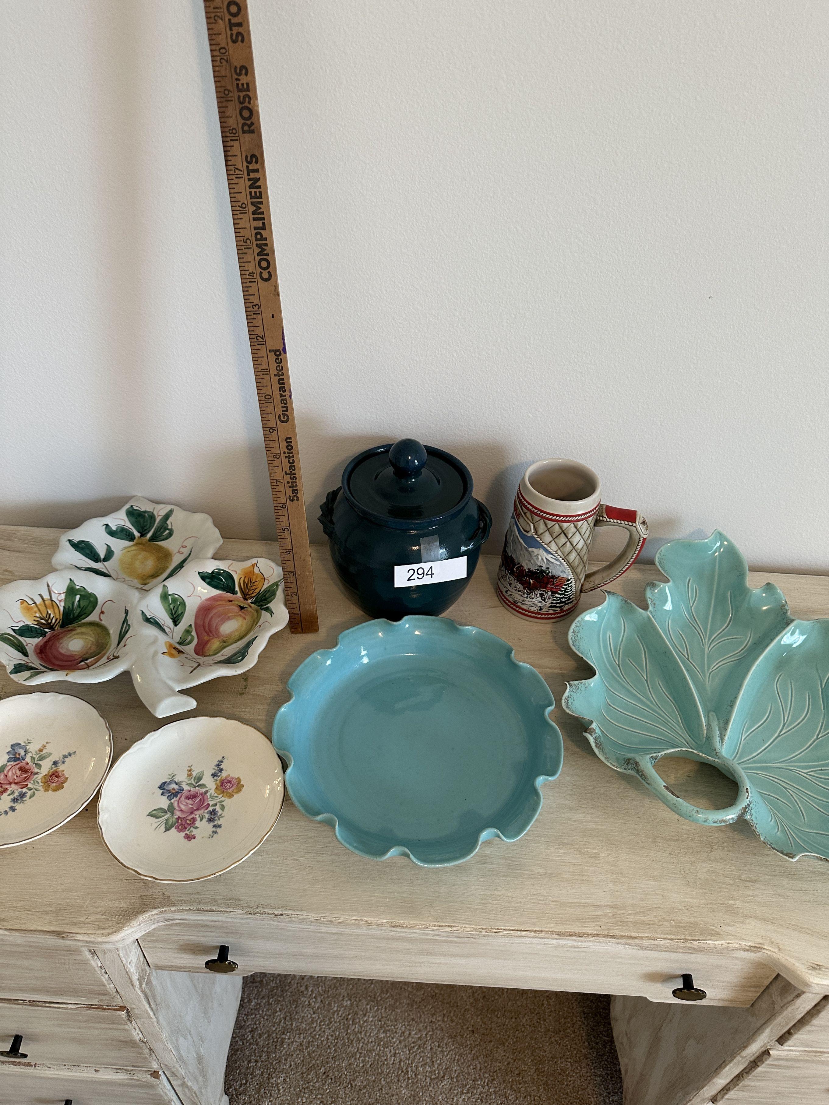 Box Lot/Décor Pottery, Stein, ETC