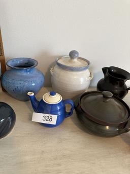 Box Lot/Décor Pottery