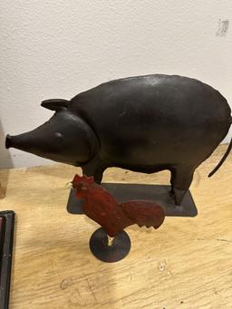 Box Lot/Décor Tin Pieces, Tray, Pig, ETC