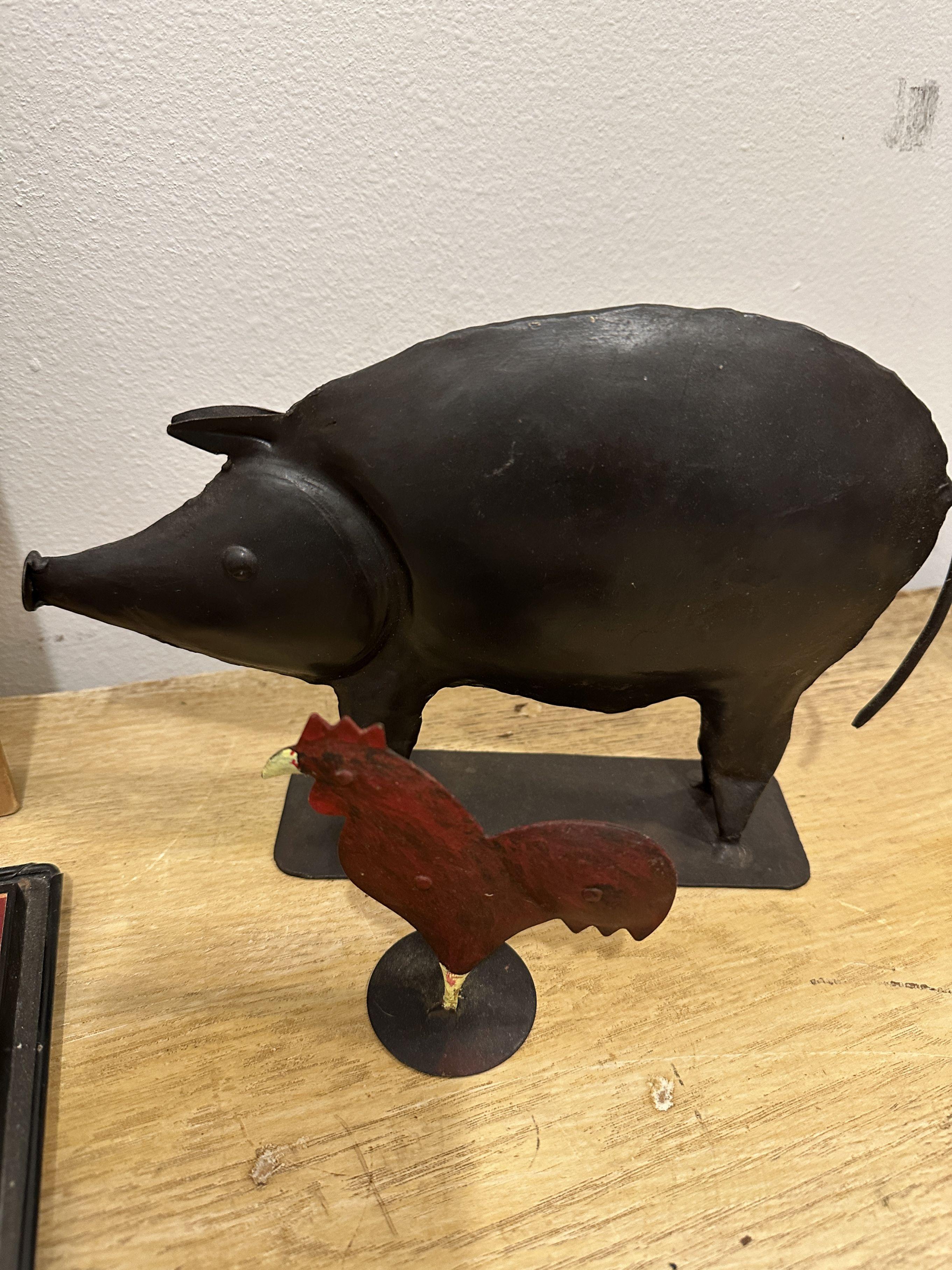 Box Lot/Décor Tin Pieces, Tray, Pig, ETC