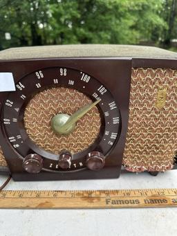 Vintage Zenith Model R723 Radio