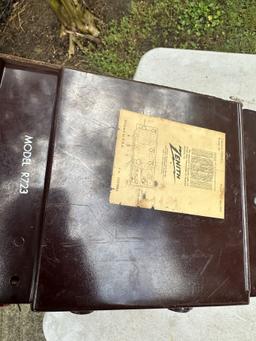 Vintage Zenith Model R723 Radio