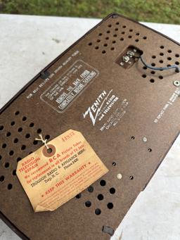 Vintage Zenith Model R723 Radio