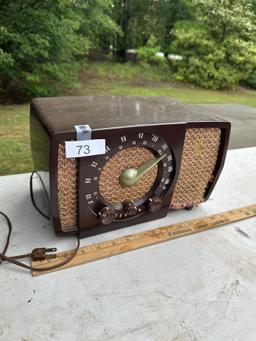 Vintage Zenith Model R723 Radio