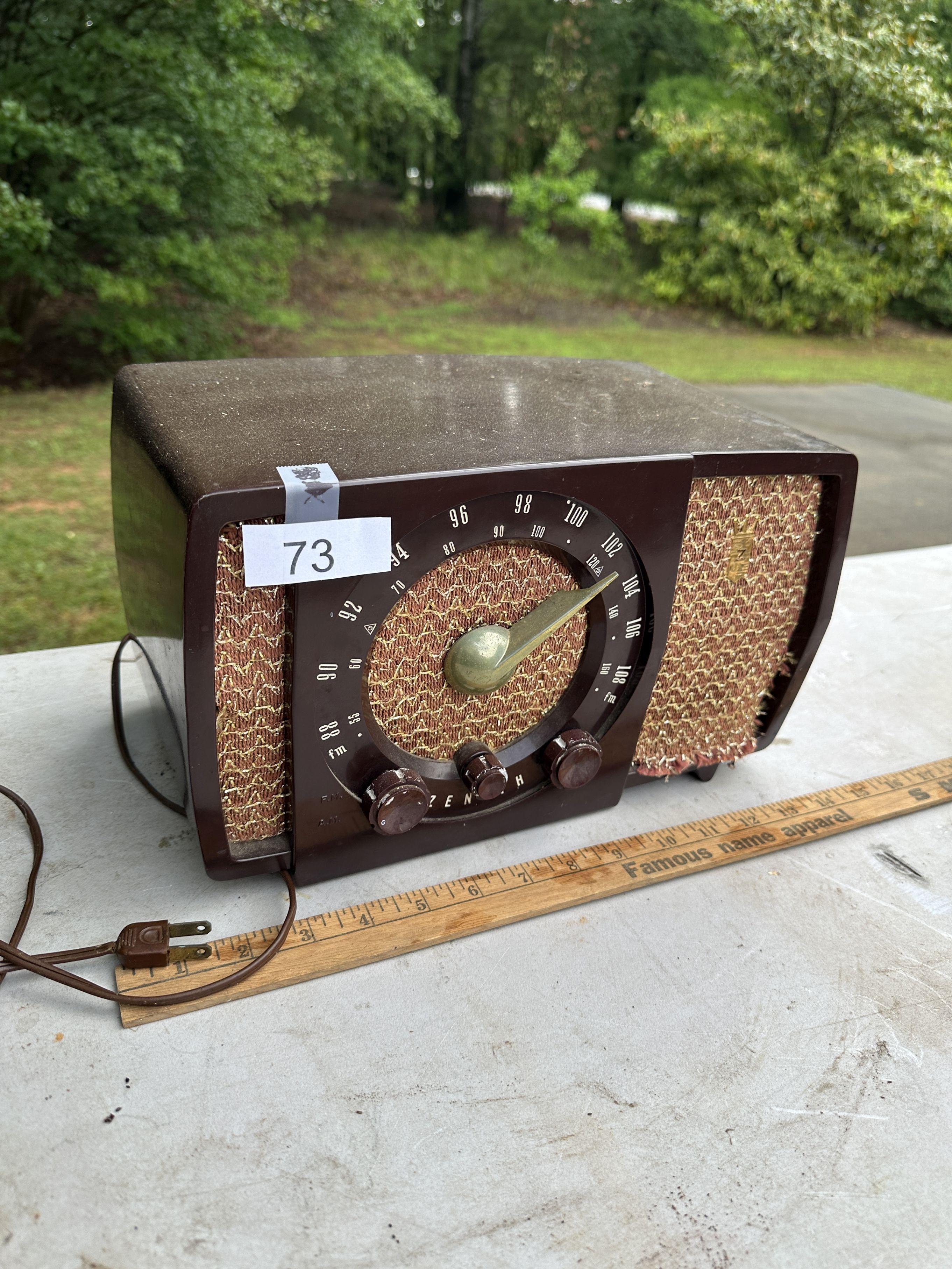 Vintage Zenith Model R723 Radio