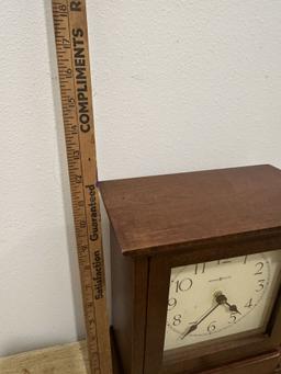 Nice Howard Miller Mantle Clock