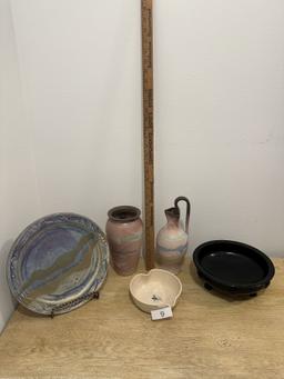 Box Lot/Misc Décor Pottery Pieces, ETC