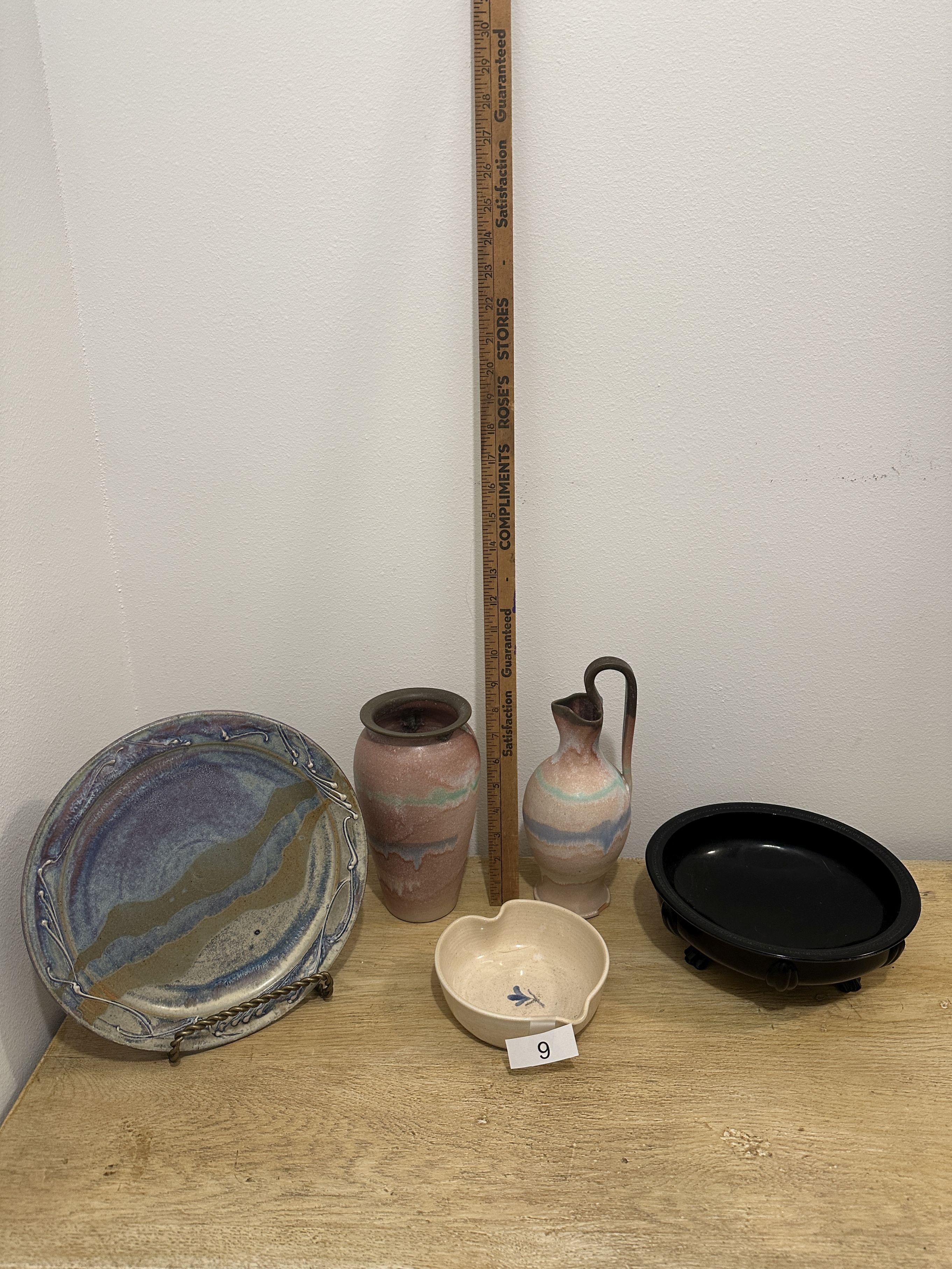 Box Lot/Misc Décor Pottery Pieces, ETC