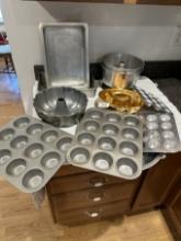 Box Lot/Baking Pans, ETC