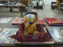vintage Garfield stuffed figure, 1981 skiing Garfield in very nice shape 9in tall comes in a fabric