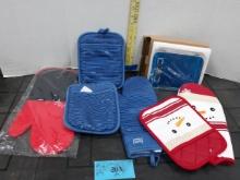 Kitchen Lot, Digital Food Scale, Potholders and gloves