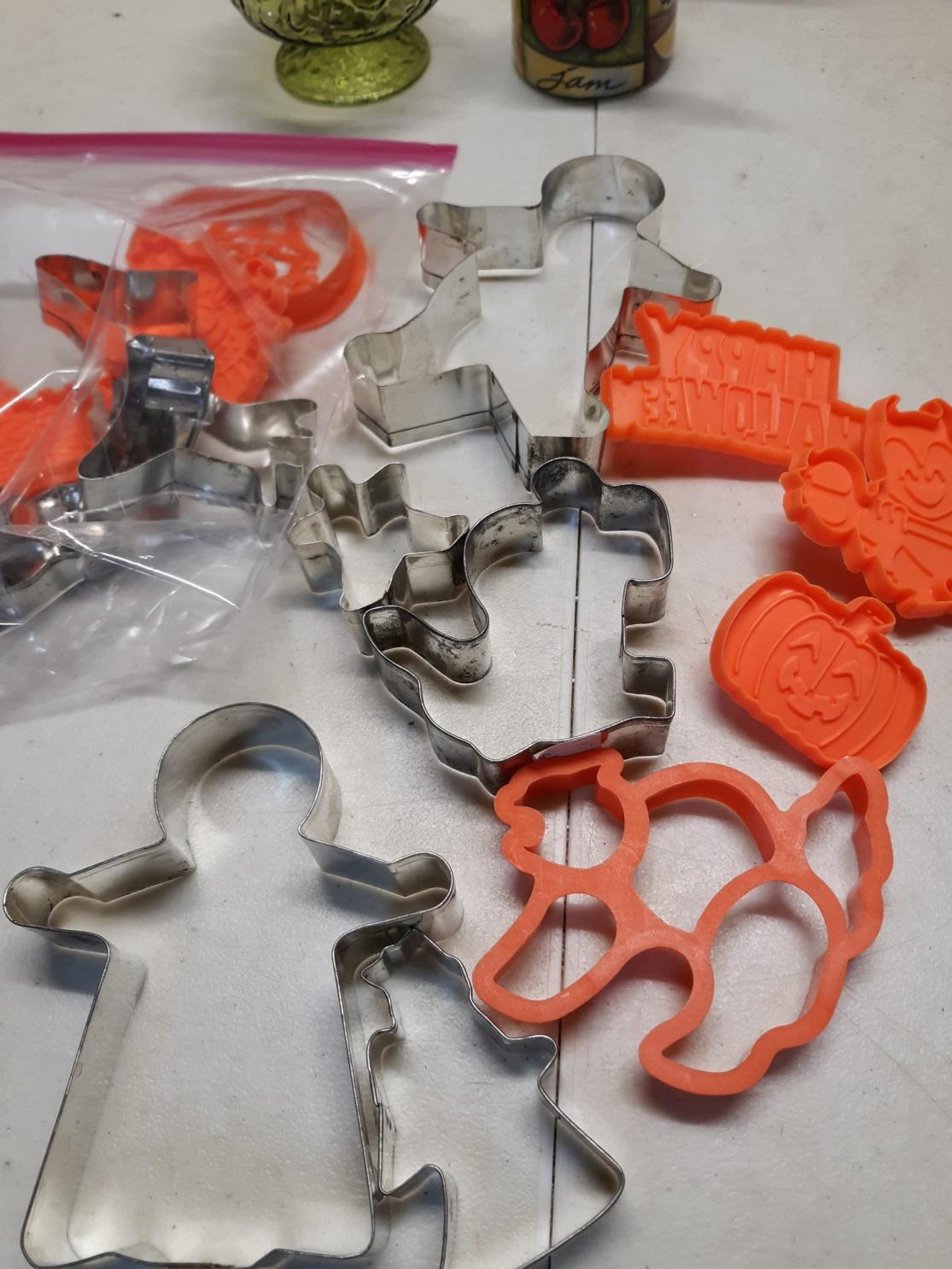 Mis lot, cookie cutters, Jam jar, S&p and more