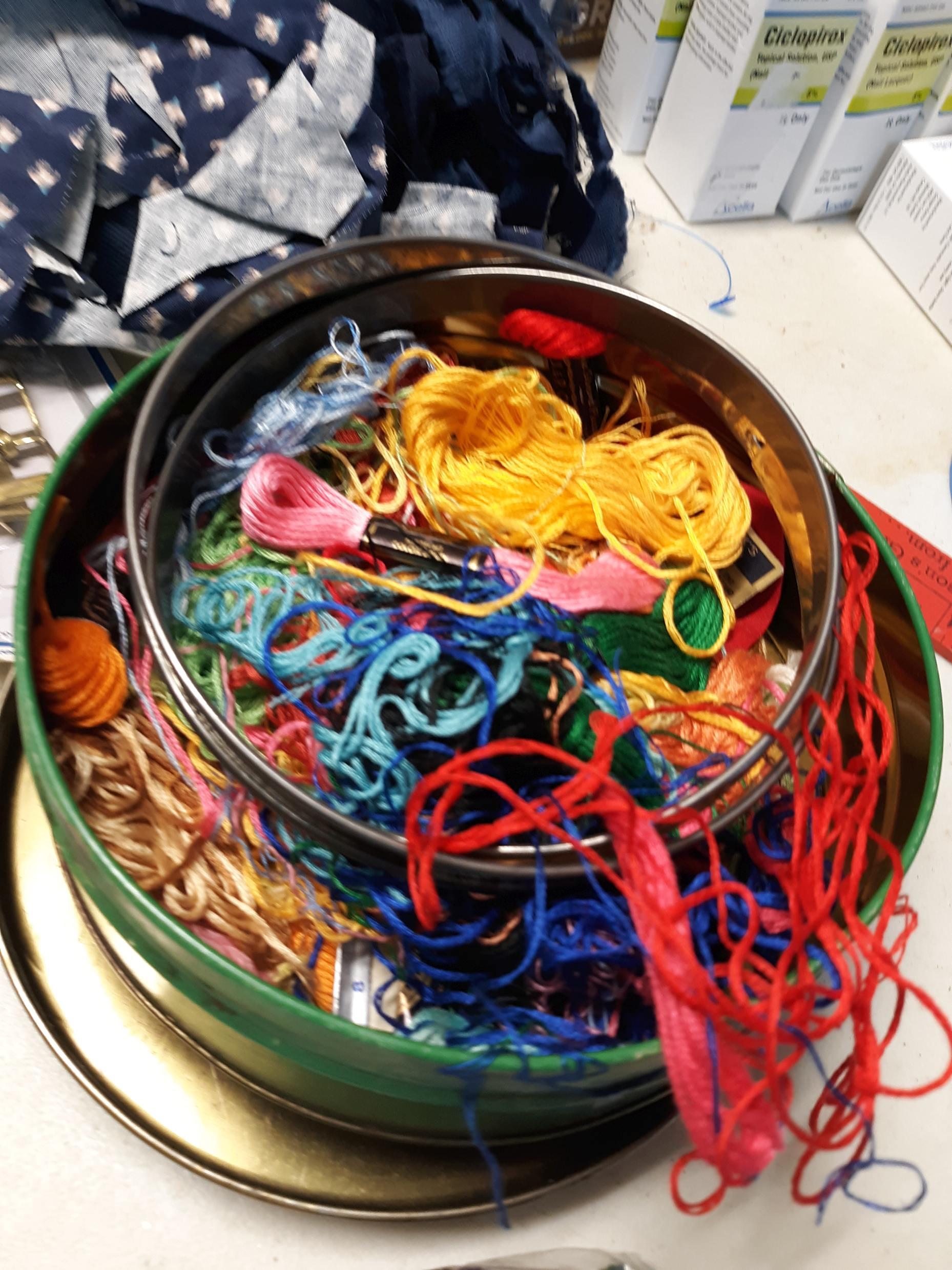 Misc Sewing/Craft Lot, thread, zippers, patterns and more