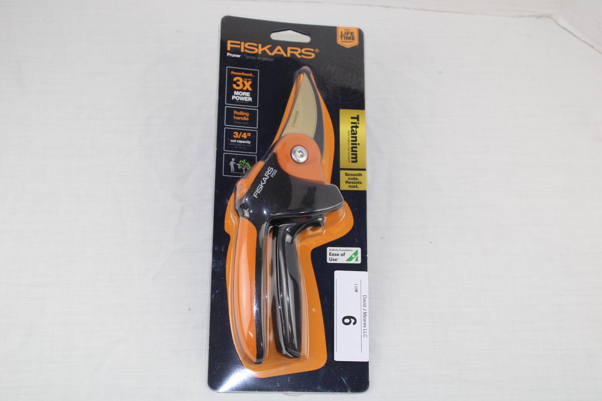 FISKARS Pruner with 3/4" Cut Capacity.  New!