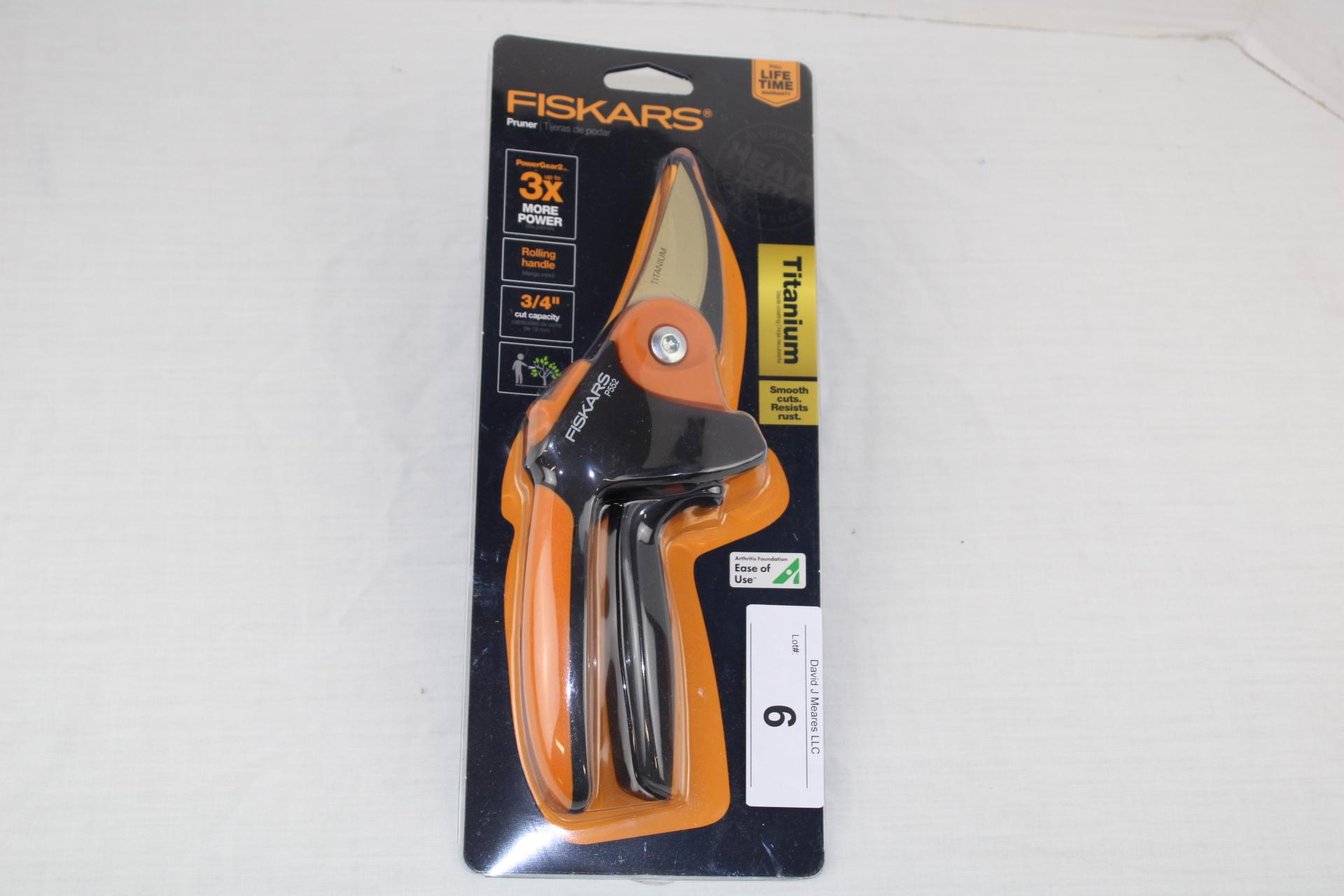 FISKARS Pruner with 3/4" Cut Capacity.  New!