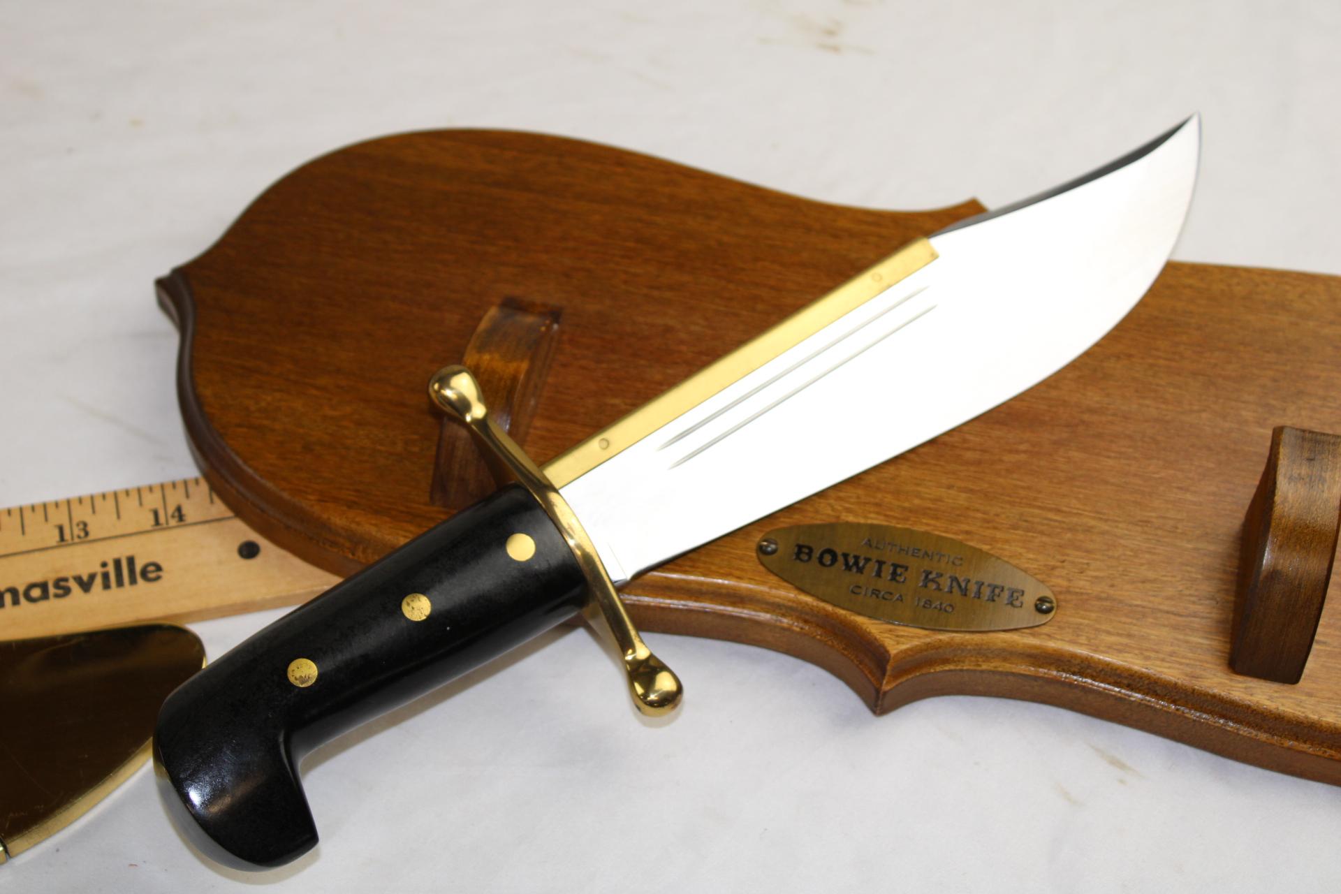 Case XX 1836 "Bowie Knife". Comes with Display and Sheath