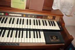 Hammond Electric Organ w/Bench and Sheet Music