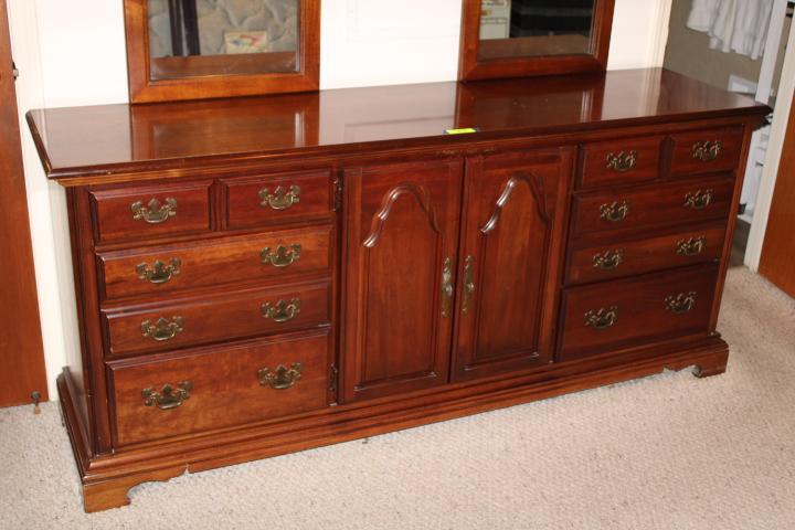 American Drew Dresser w/2 Mirrors