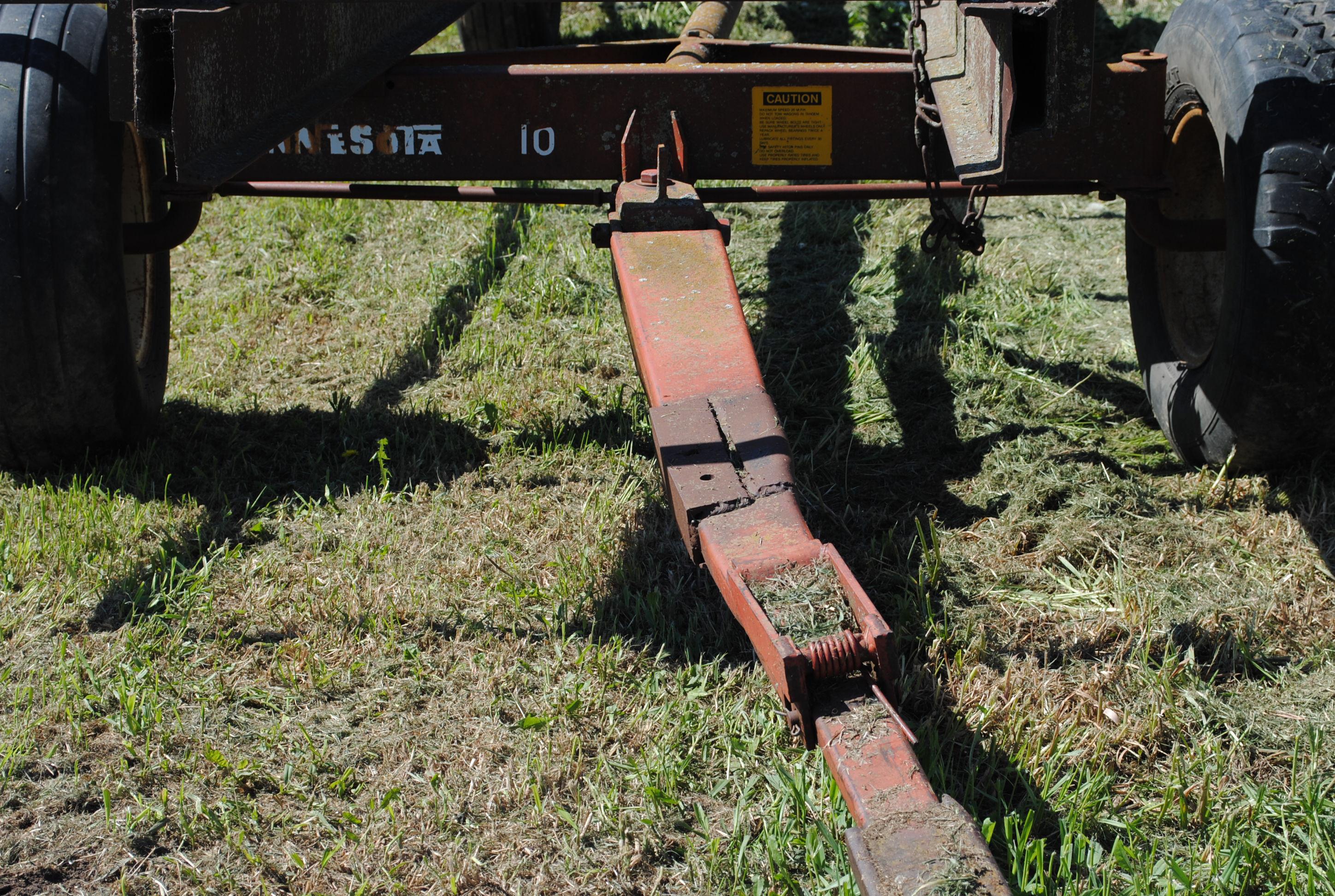 MN 10T Round Bale Wagon