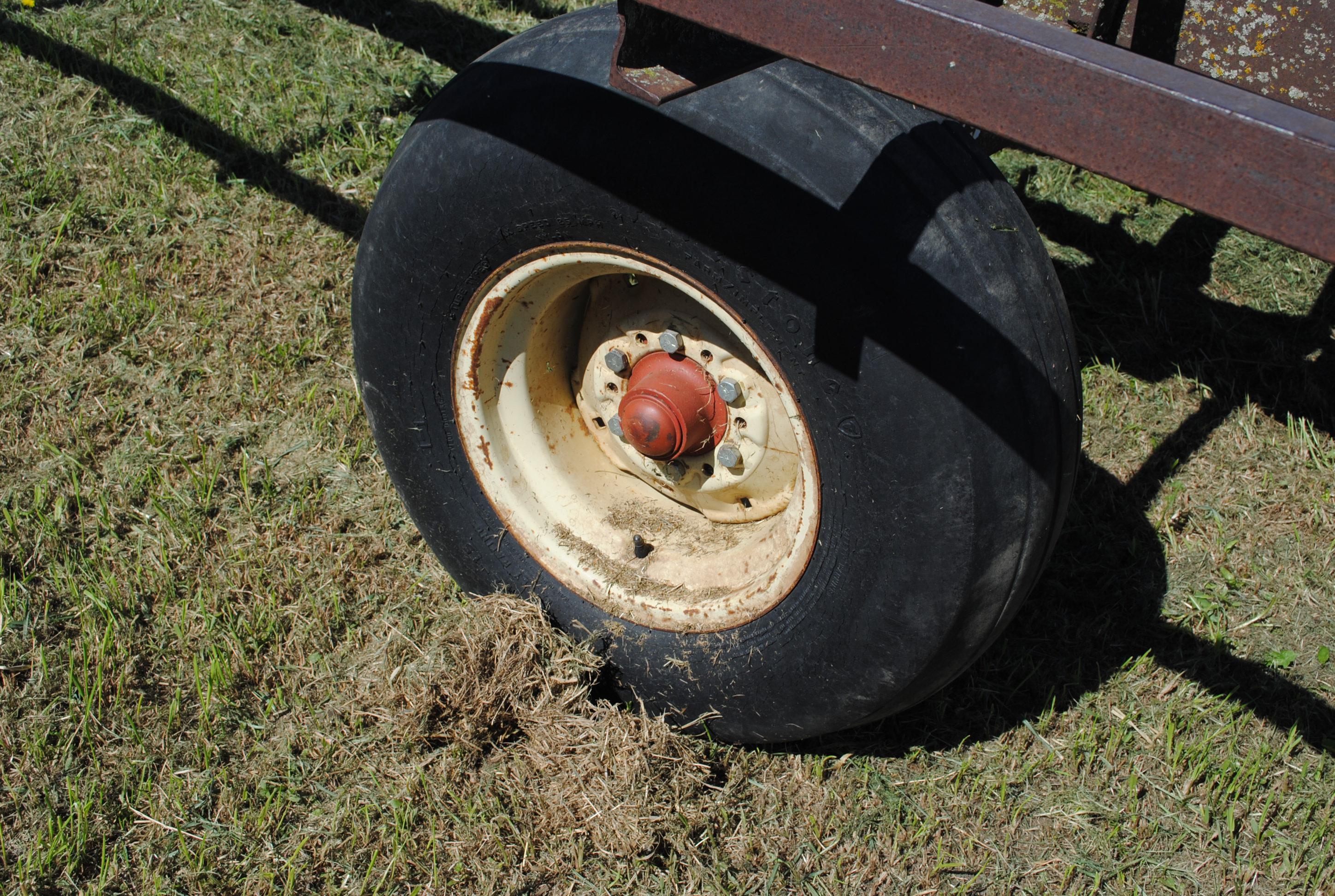 MN 10T Round Bale Wagon