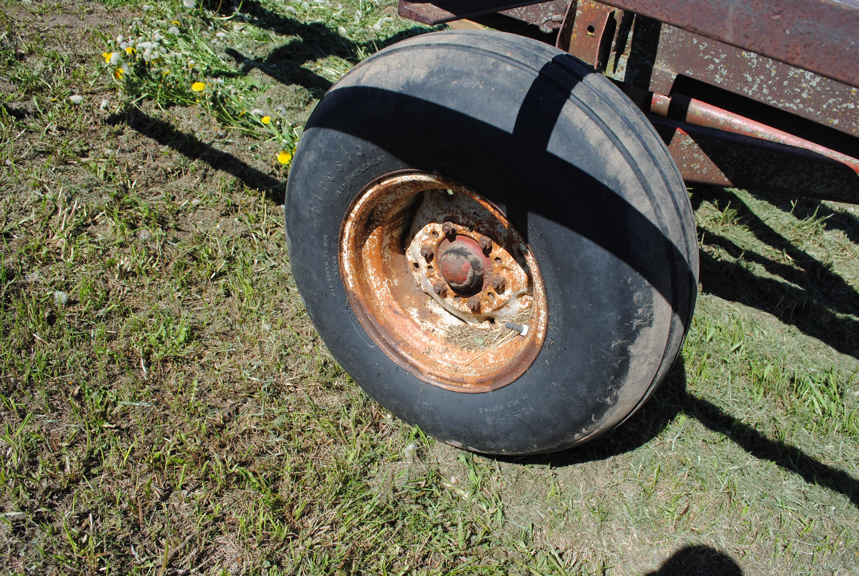 MN 10T Round Bale Wagon