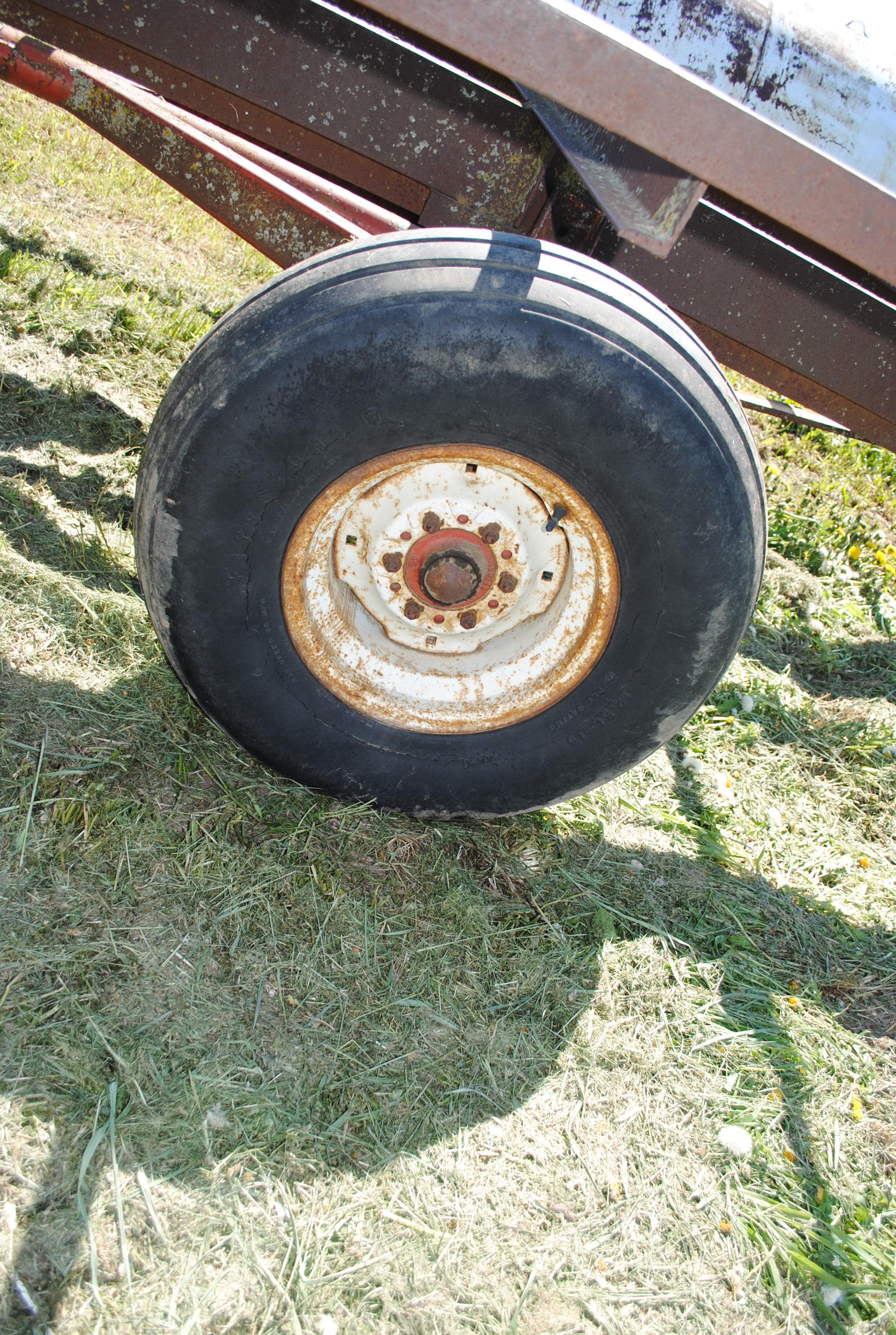 MN 10T Round Bale Wagon