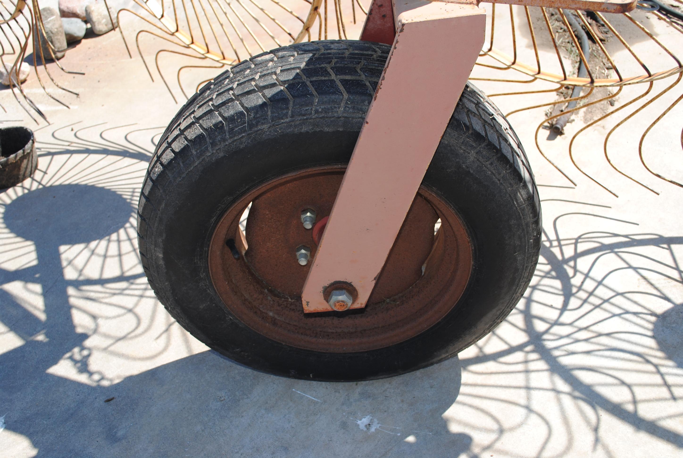 John Day, 8 Wheel Rake