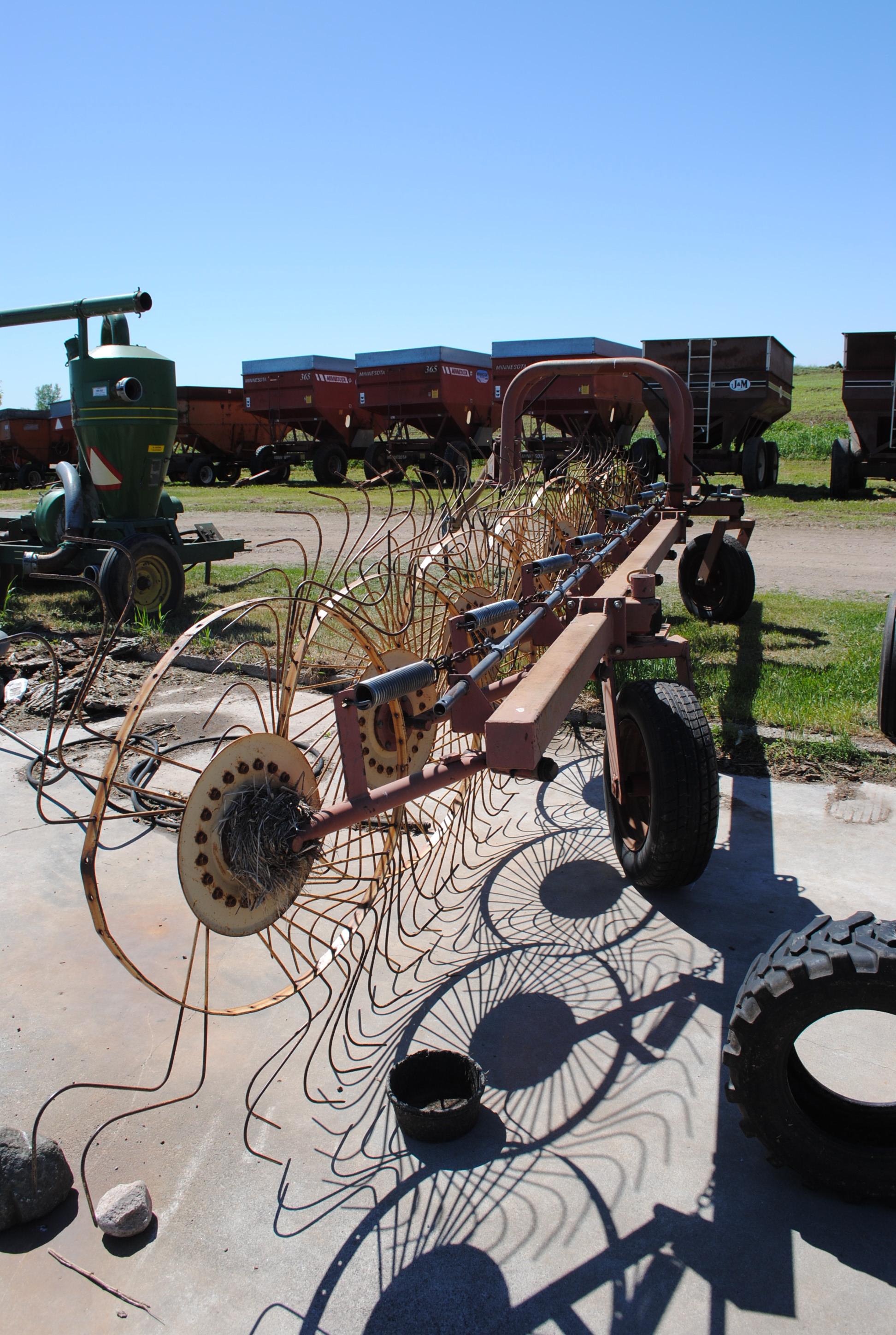John Day, 8 Wheel Rake