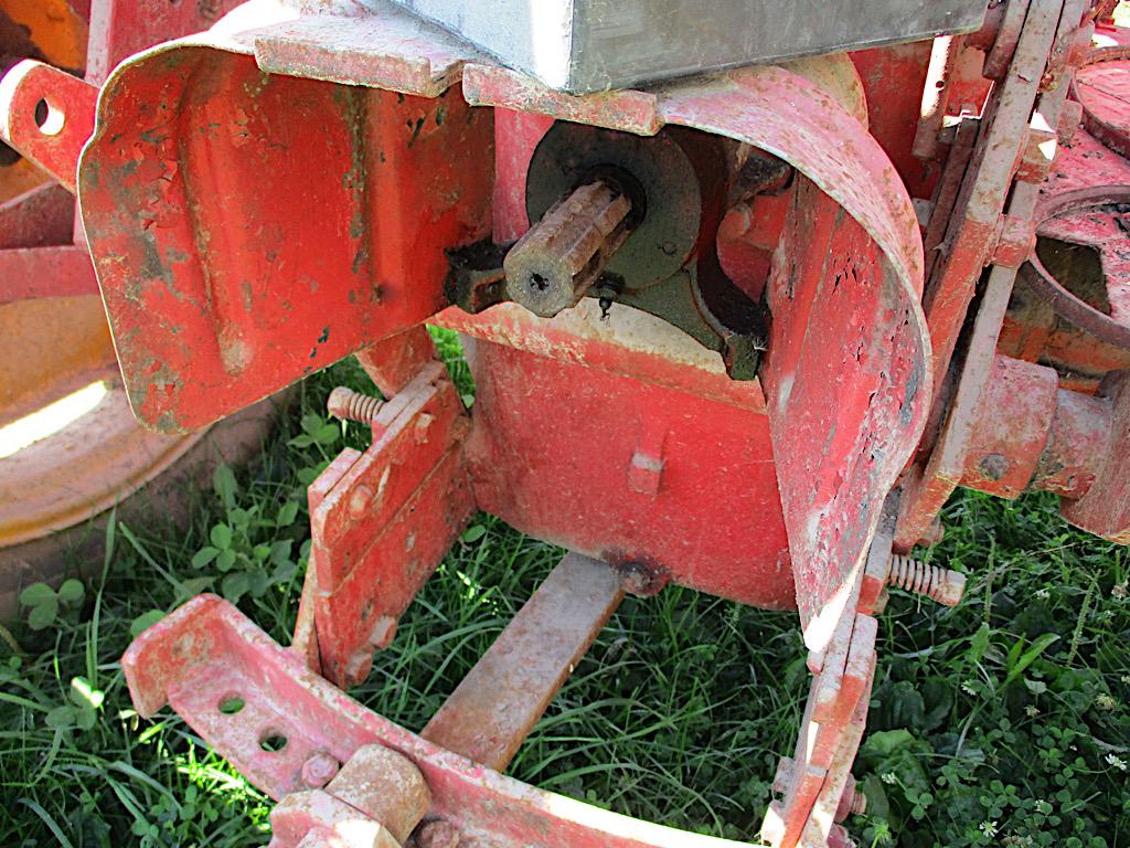 MASSEY FERGUSON 33 TRACTOR