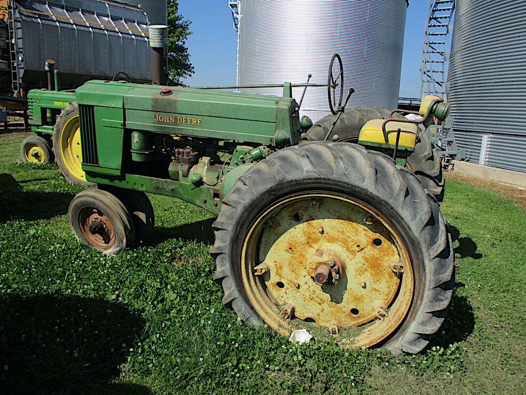 JOHN DEERE 60 TRACTOR
