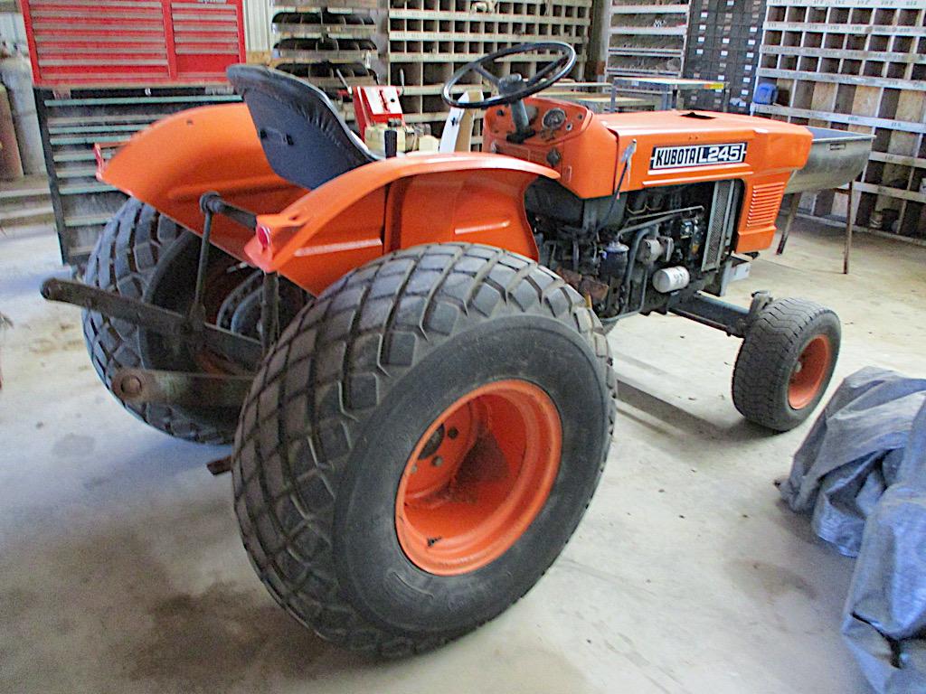 KUBOTA L245 TRACTOR