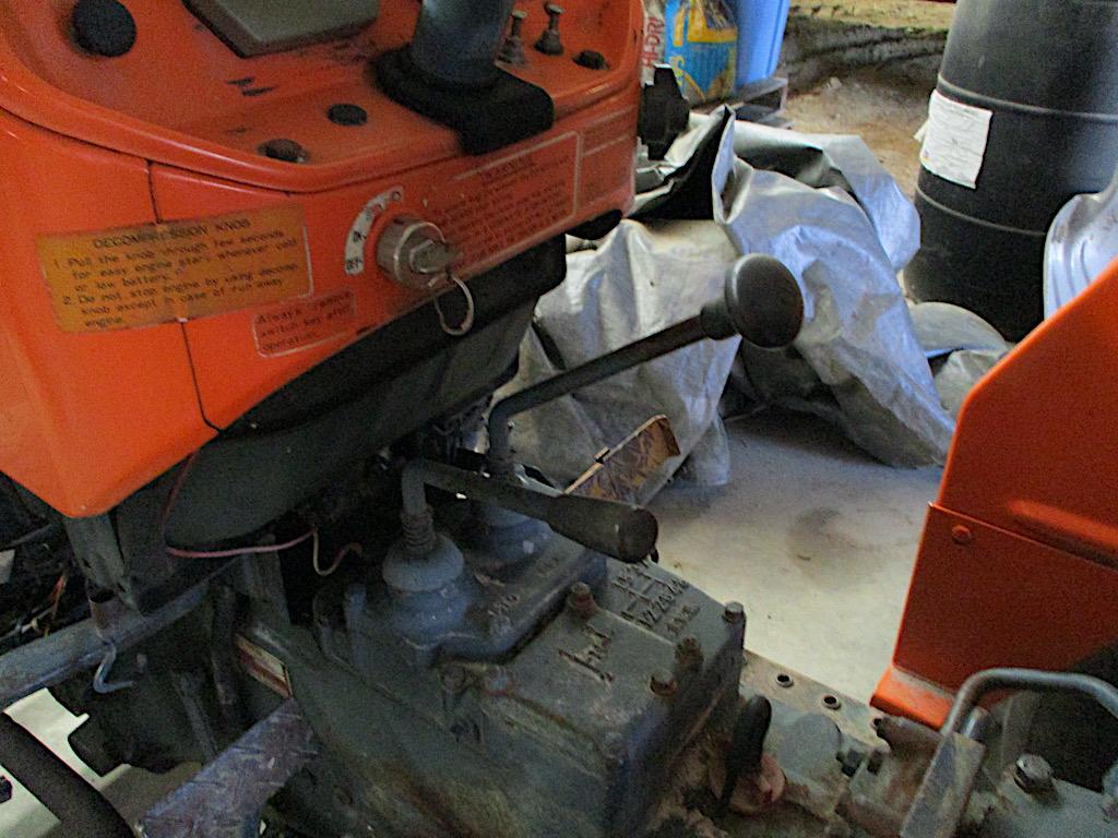 KUBOTA L245 TRACTOR