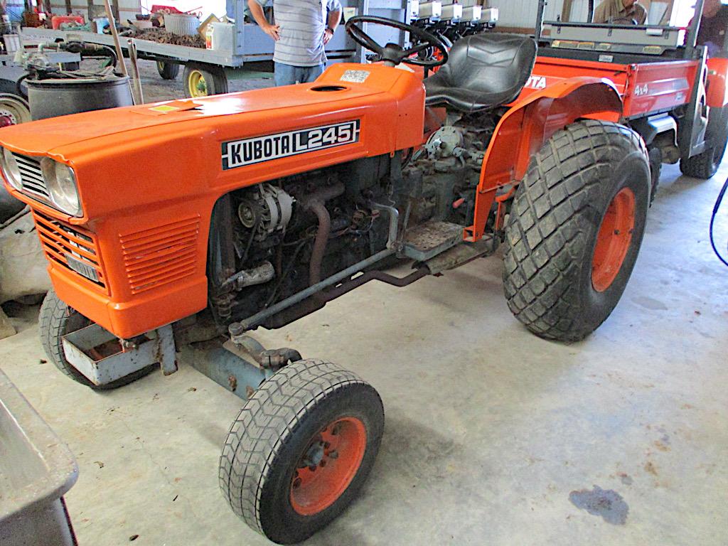 KUBOTA L245 TRACTOR