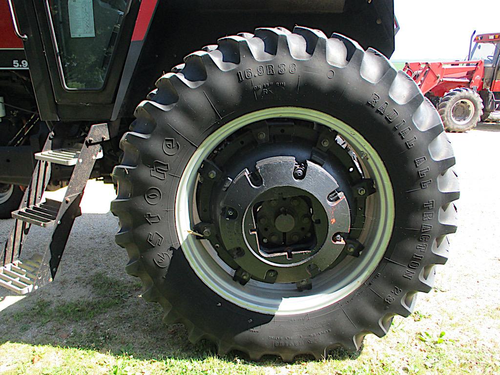 CASE 1896 TRACTOR