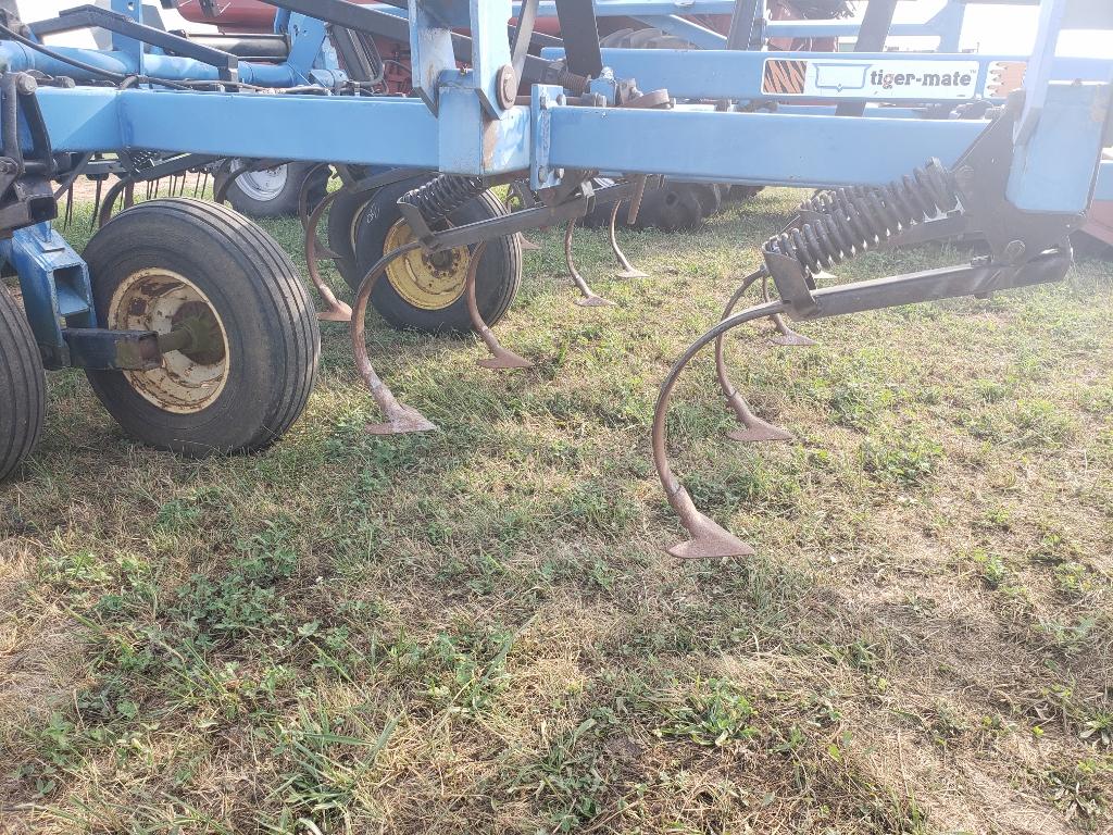 DMI Tiger Mate Field Culivator 29½' Coil Tyne Drag