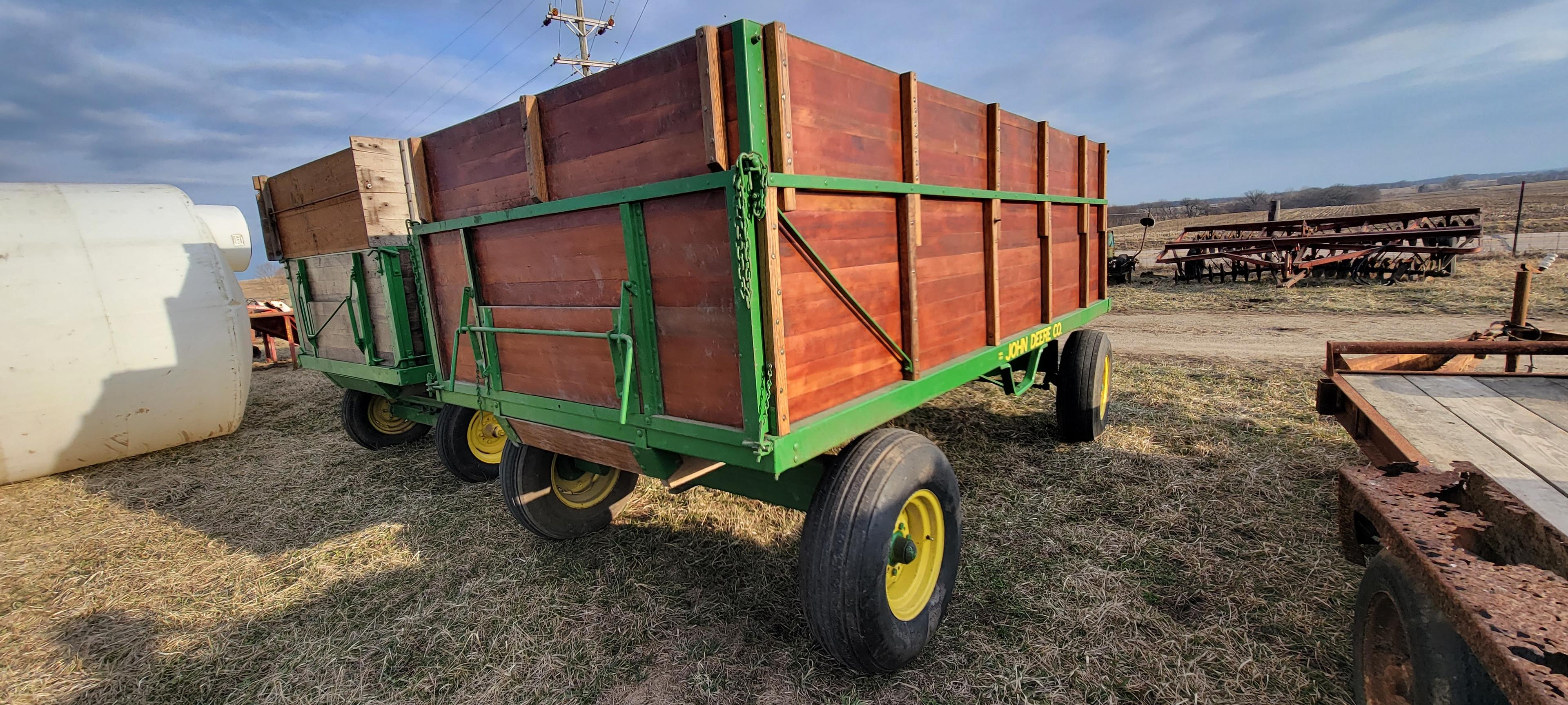 JD Barge Box W/ Hoist