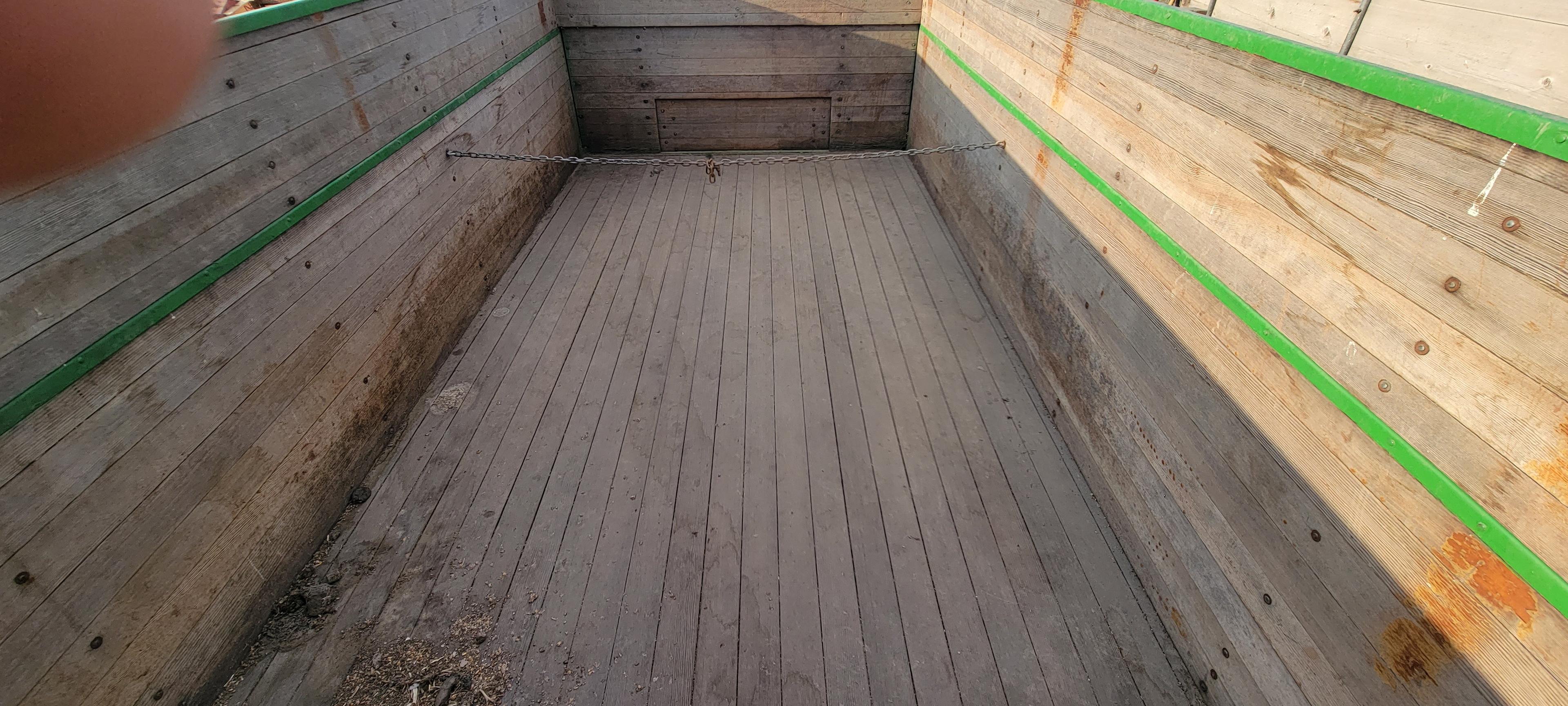 JD Barge Box W/ Hoist