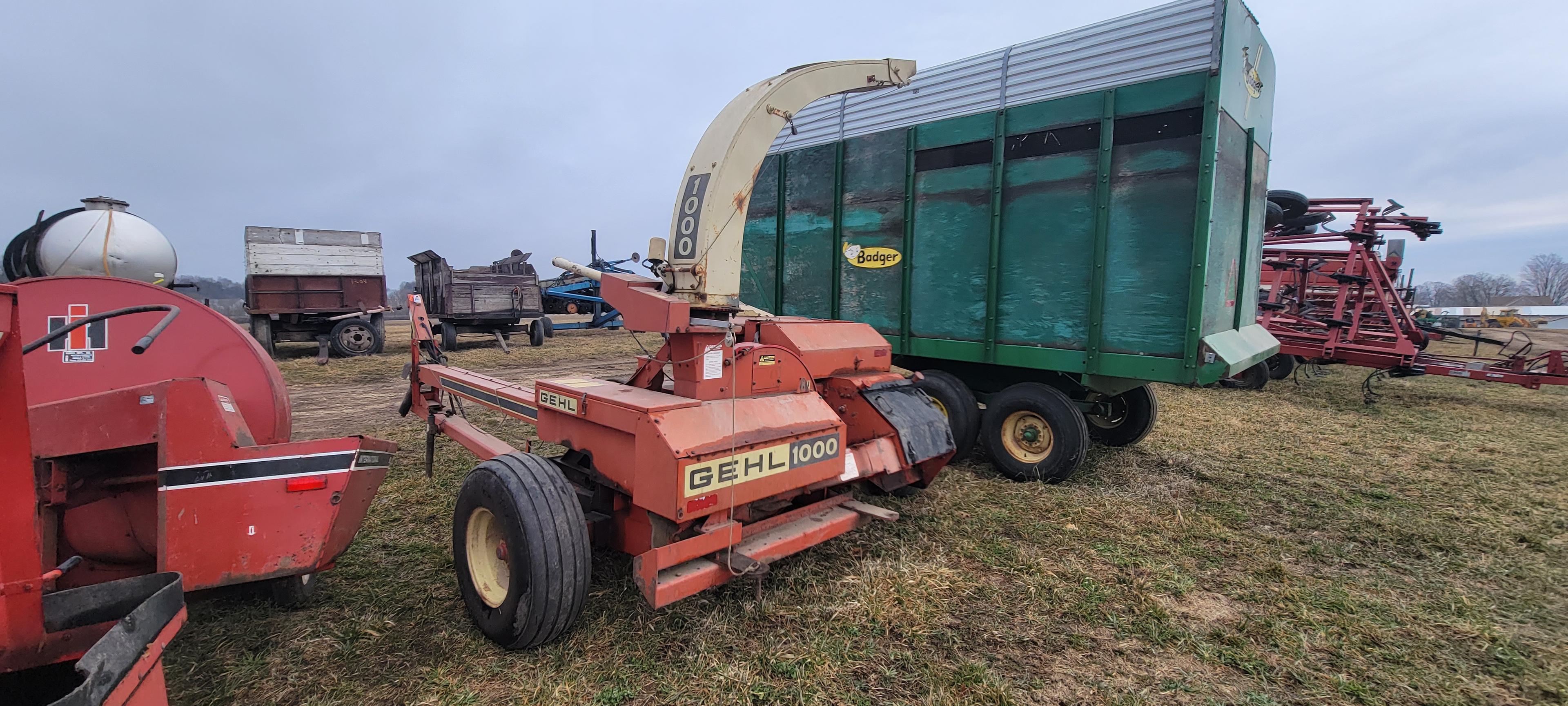 Gehl 1000 Chopper W/ 2 Rw cornhead