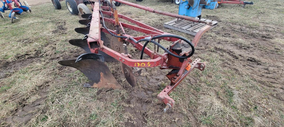 IH 550 5 Btm Plow