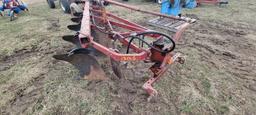 IH 550 5 Btm Plow