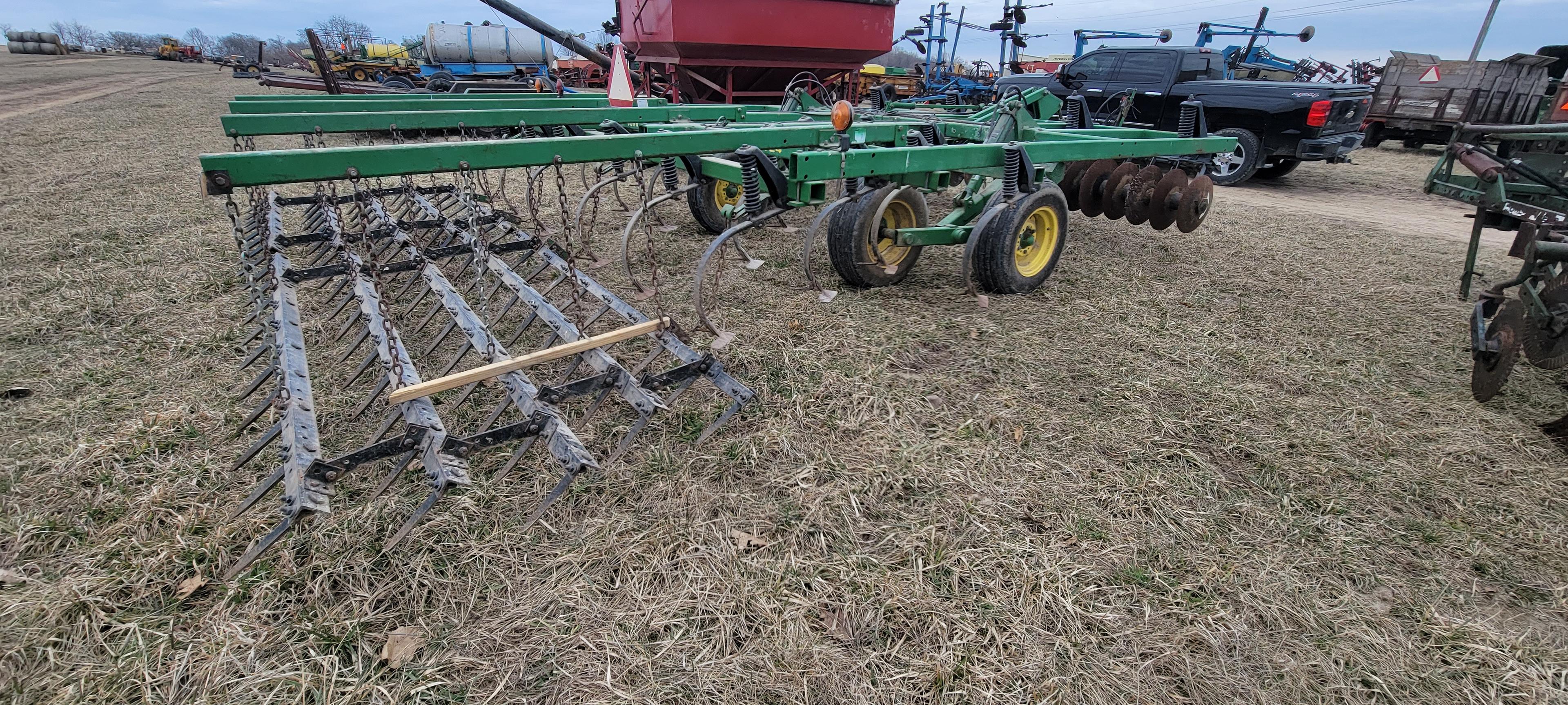 JD 724 12' Finisher