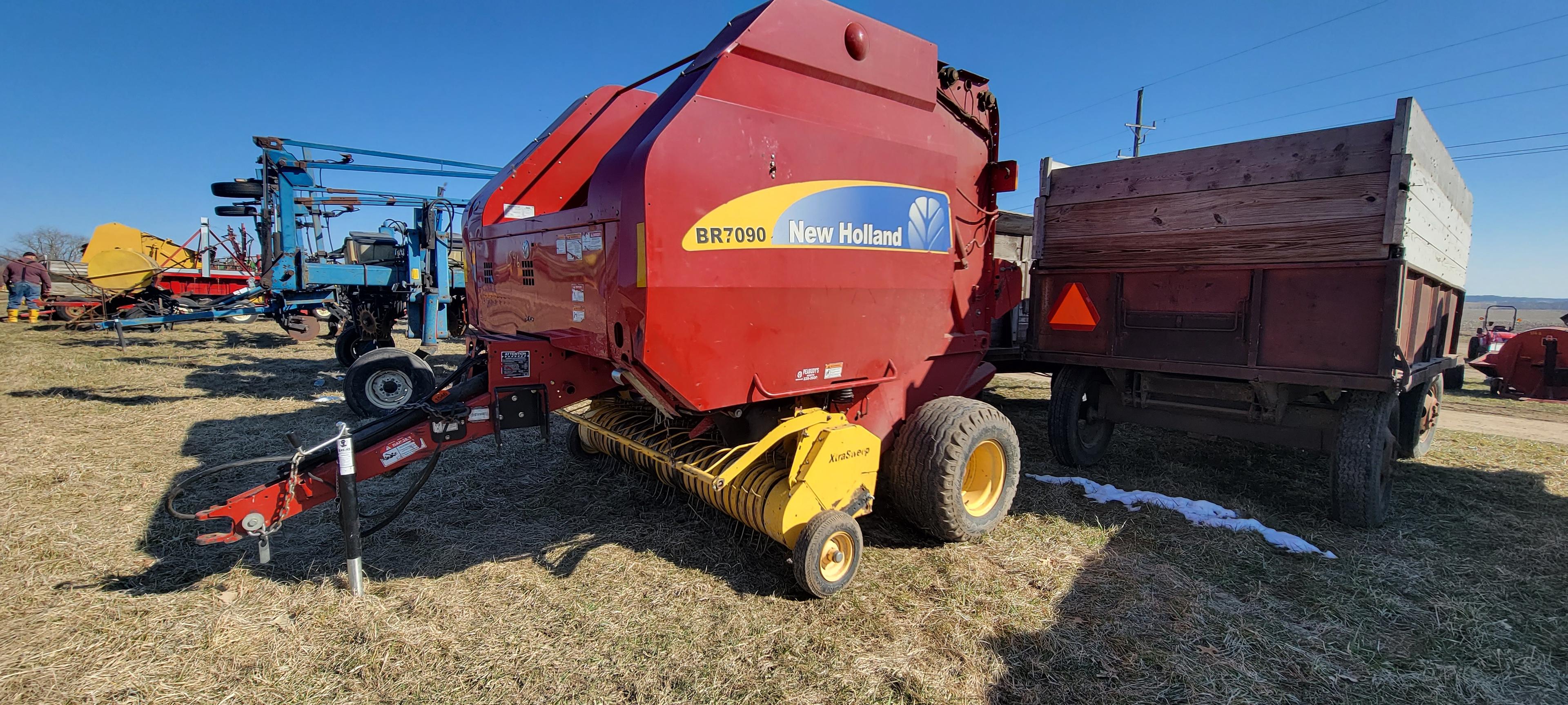 NH BR790 Round Baler