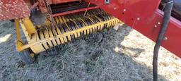 NH BR790 Round Baler