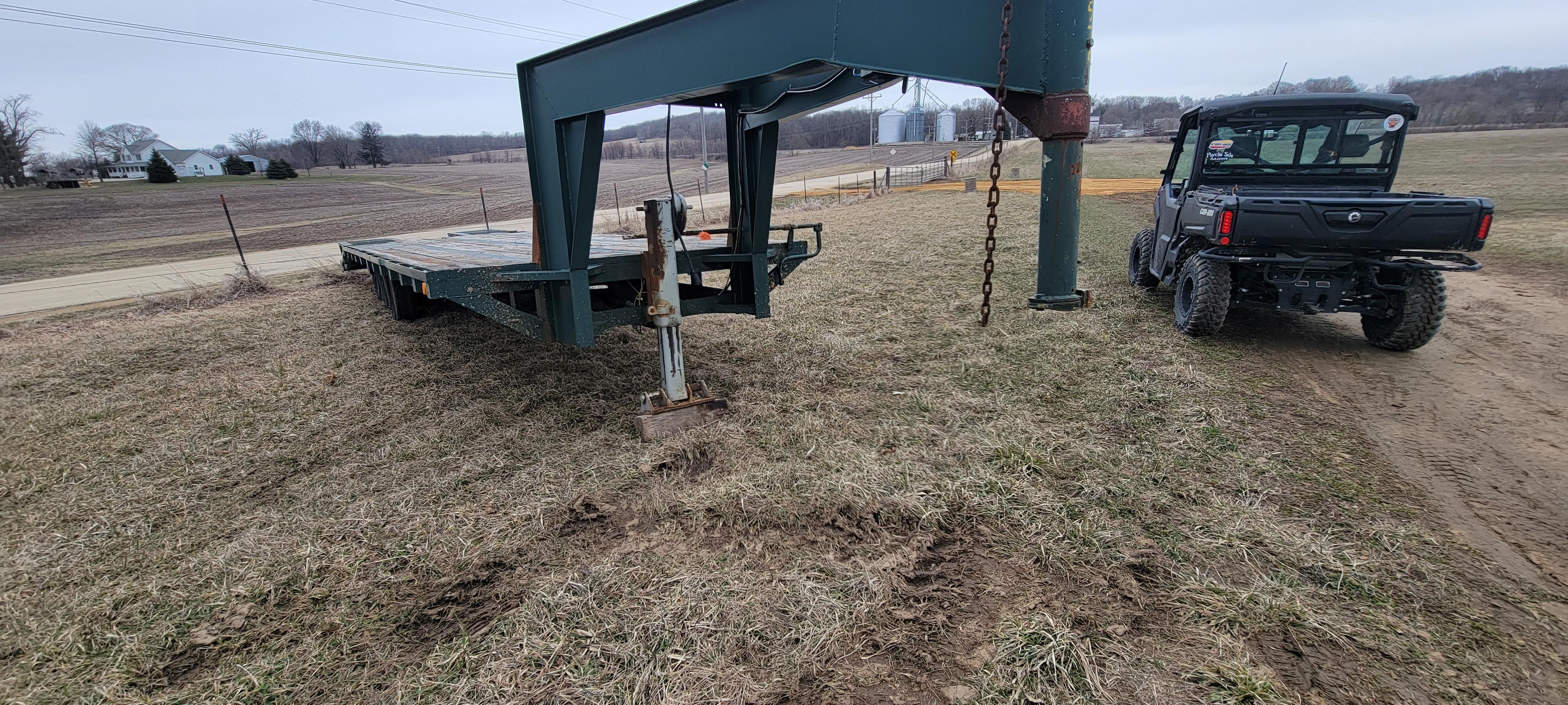 Chilton Gooseneck Flatbed Trailer 1984     title