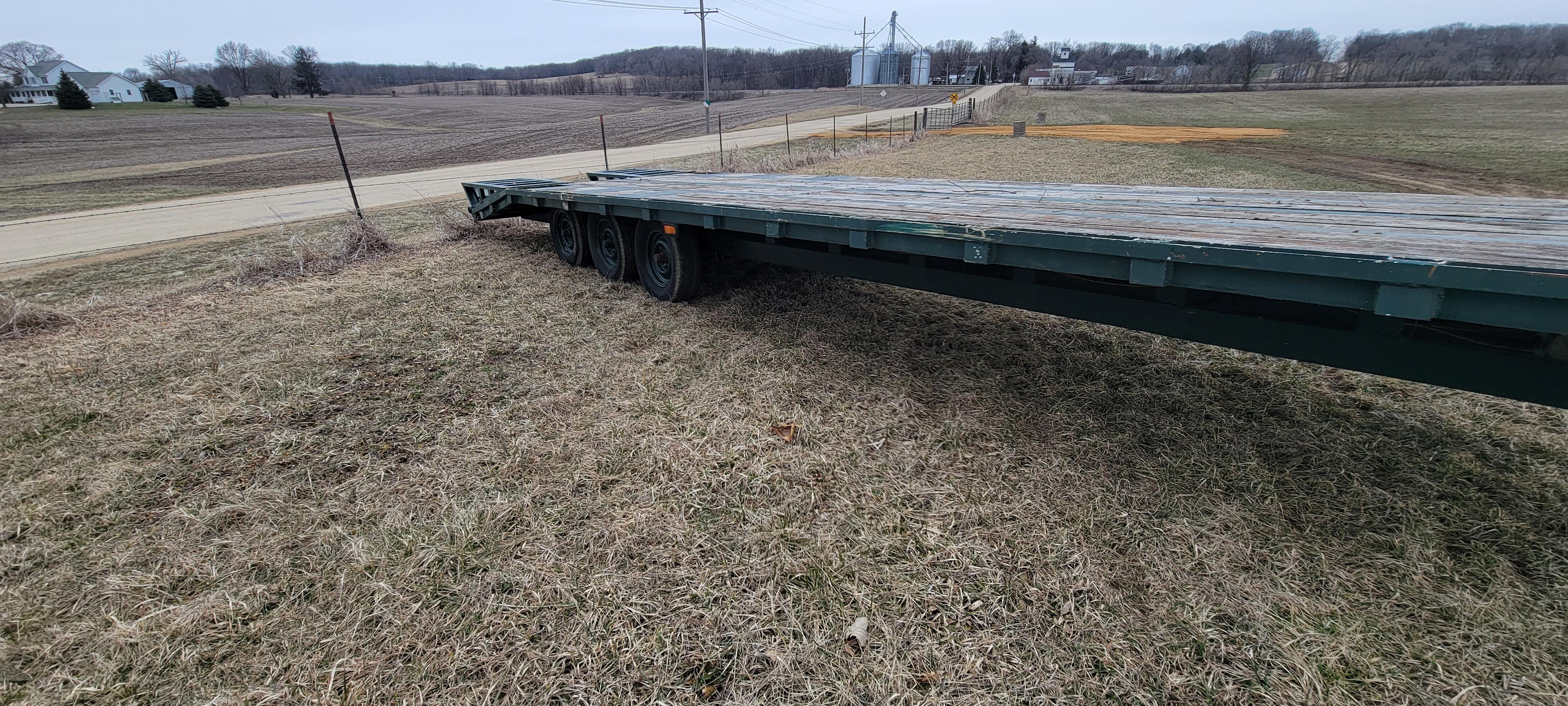 Chilton Gooseneck Flatbed Trailer 1984     title