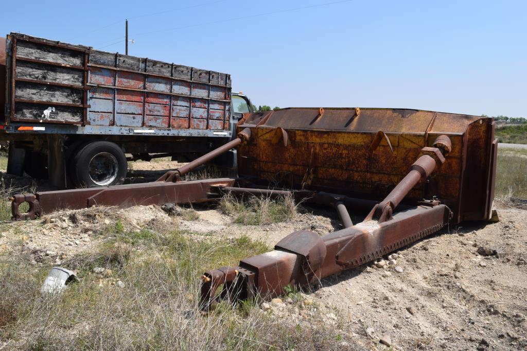CAT DOZER BLADE (NOTE: ITEM IS LOCATED IN LOCKHART, TX - CALL OR TEXT AMY AT (512-376-8614 TO SET UP