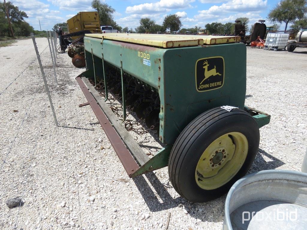 JD 8300 GRAIN DRILL