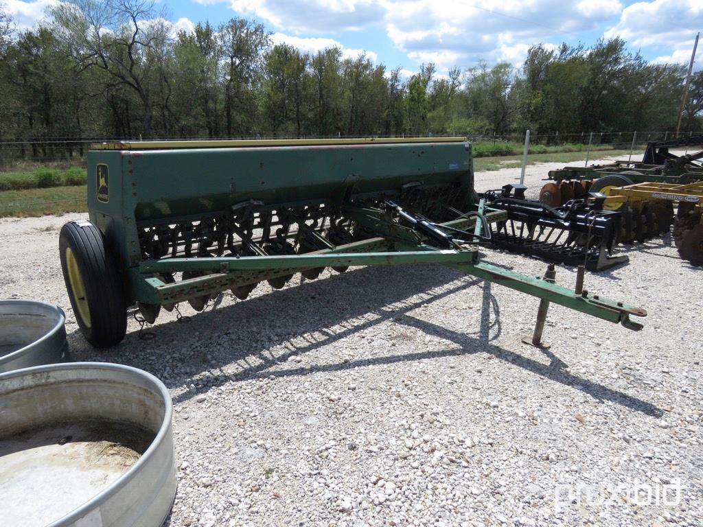 JD 8300 GRAIN DRILL