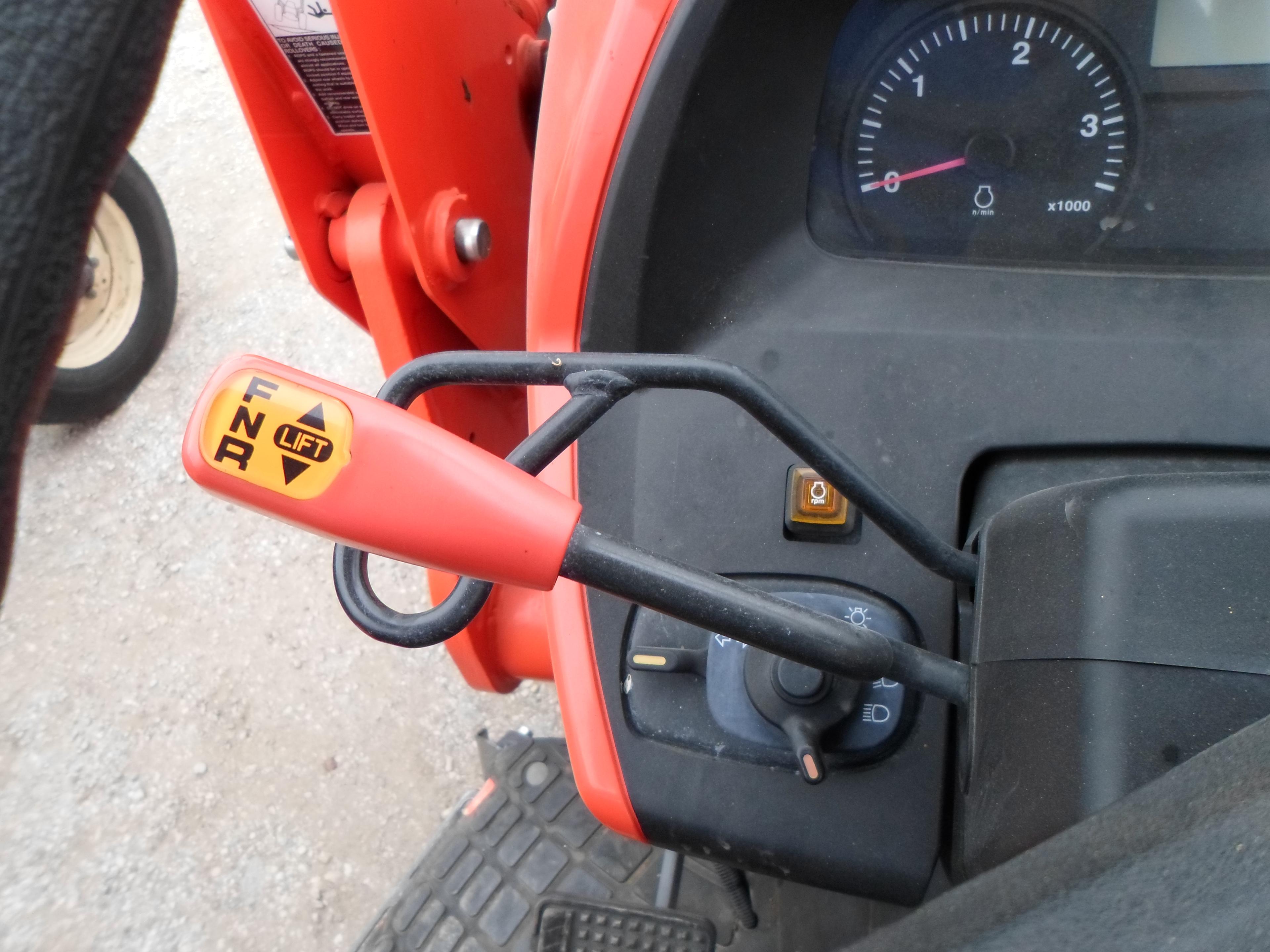 KUBOTA M6060 TRACTOR W/ KUBOTA LA1154 LOADER (SERIAL # 59120) (SHOWING APPX 924 HOURS, UP TO BUYER T