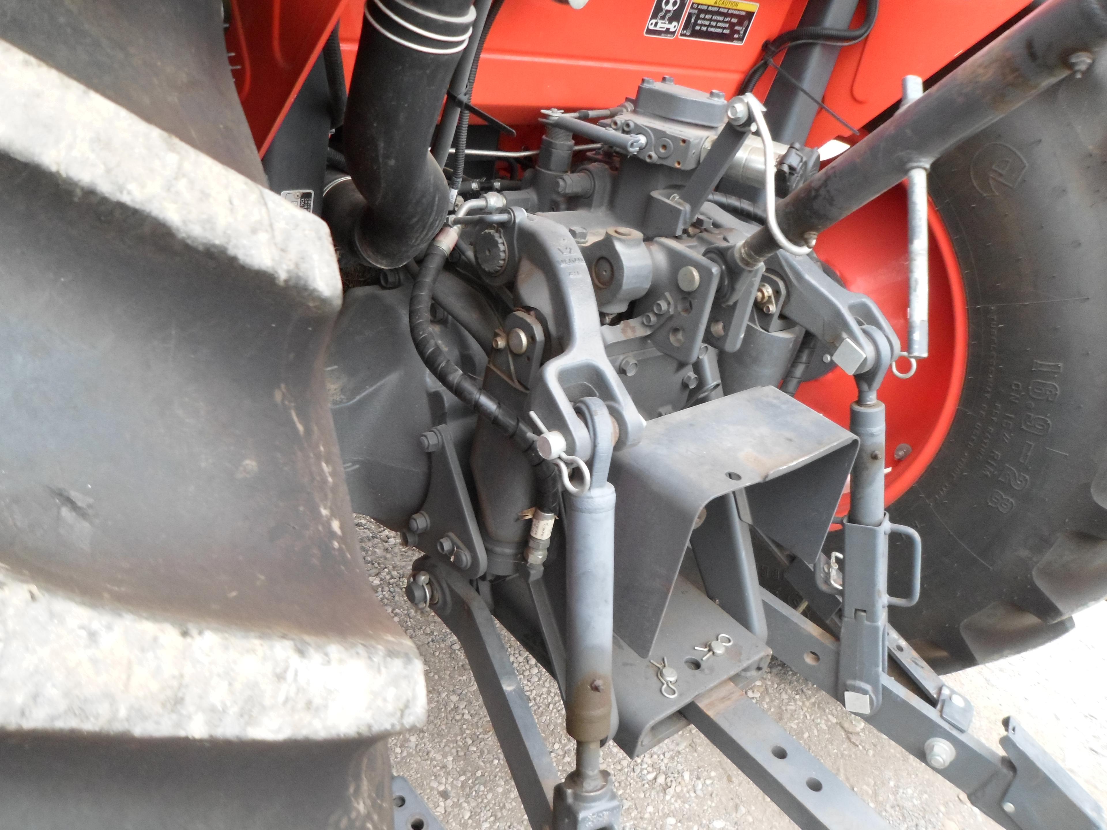 KUBOTA M6060 TRACTOR W/ KUBOTA LA1154 LOADER (SERIAL # 59120) (SHOWING APPX 924 HOURS, UP TO BUYER T